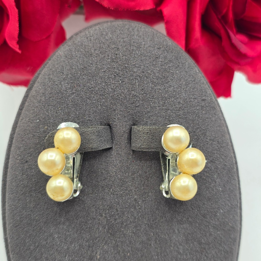 Marvella Vintage Faux Pearl Cluster Clip On Earrings Silver Tone Cream Designer